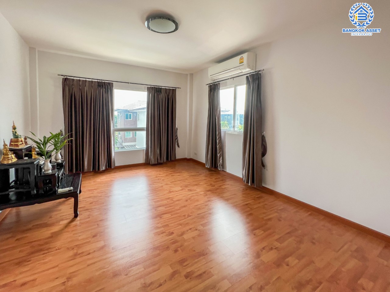 *****บ้านเดี่ยวมือสอง ม.คาซ่าพรีเมี่ยม ราชพฤกษ์-พระราม5 บ้านเดี่ยวหลังใหญ่ 3 ชั้น แบรนด์ Q.House เนื้อที่ 50.4 ตร.ว. ดีไซน์ตอบทุกไลฟ์สไตล์ ฟังก์ชัน 3 ห้องนอน 5 ห้องน้ำ จอดรถได้ 4 คัน บนทำเลติดถนนใหญ่ เชื่อมต่อทุกเส้นทาง ใกล้รถไฟฟ้าสายสีม่วง "สถานีบางพลู" และทวงด่วน "ศรีรัช"